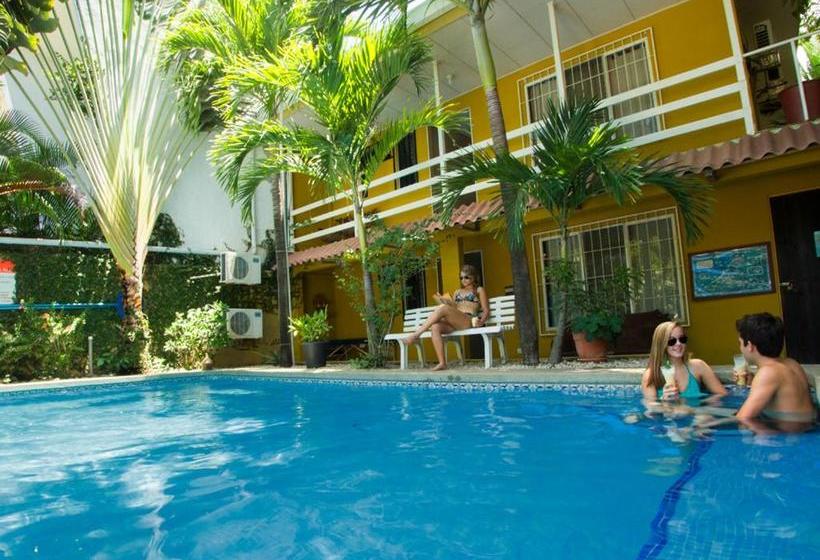 تختخواب و صبحانه Laura S House