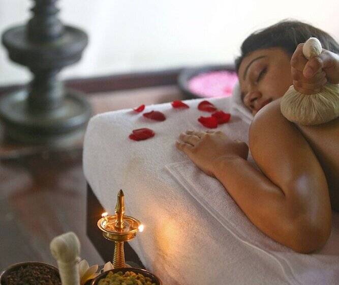 リゾートホテル Niraamaya Wellness Retreats Backwaters And Beyond Kumarakom