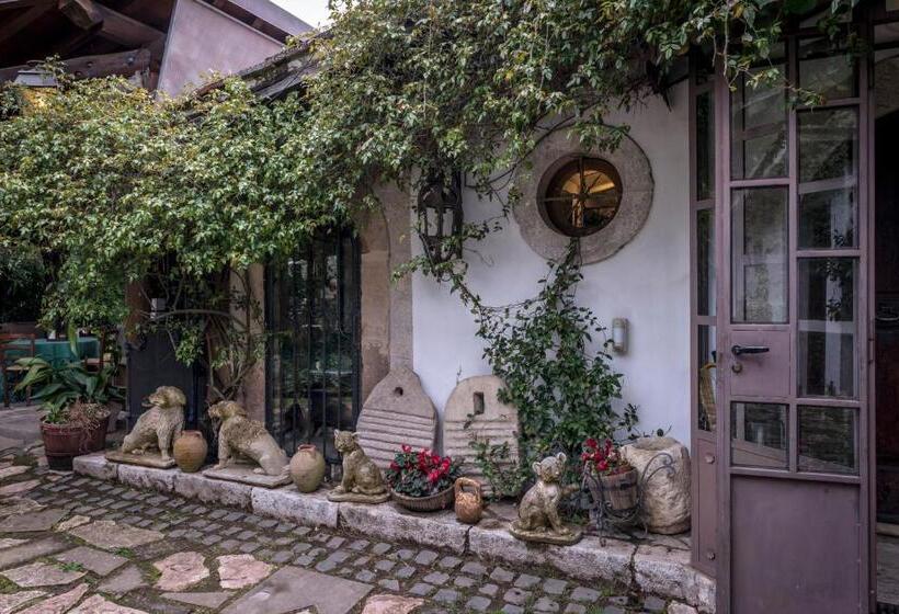 ベッドアンドブレックファースト La Canonica Dei Fiori   Anna Fendi Country House