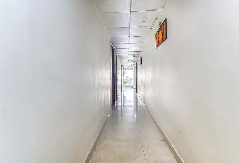 בית מלון כפרי Treebo Trend Surya Residency