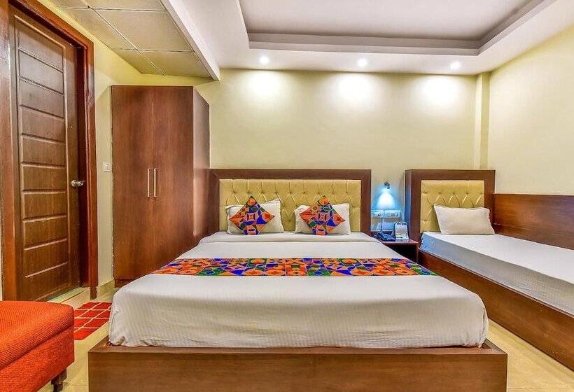 בית מלון כפרי Treebo Trend Surya Residency