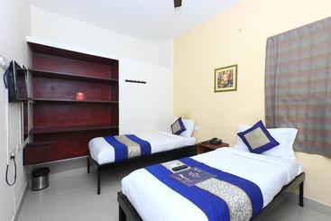 Fotos del hotel Oyo 3860 Apartment Jls Gruha:  27