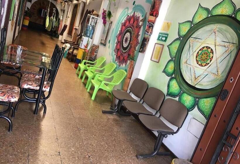 Casa Amarilla Hostel   Cali