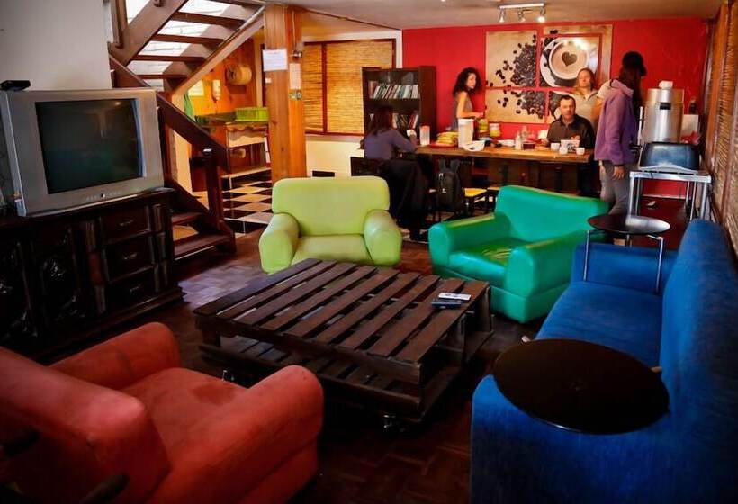 هتل Blue House Youth Hostel