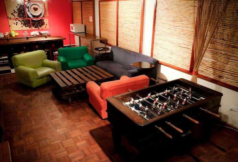 هتل Blue House Youth Hostel