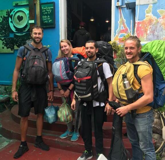 هتل Blue House Youth Hostel