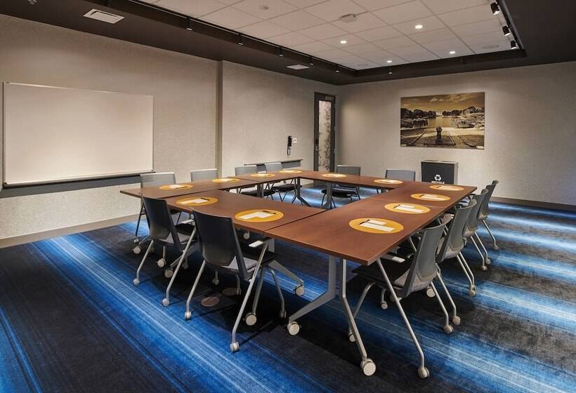 هتل Aloft Cleveland Airport