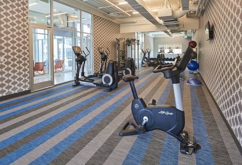 هتل Aloft Cleveland Airport