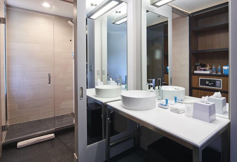 هتل Aloft Cleveland Airport