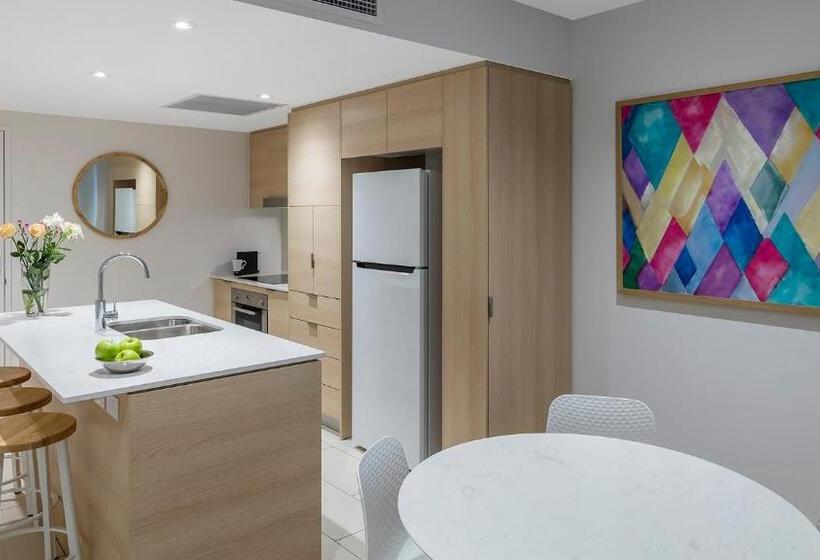 هتل Avani Broadbeach Residences