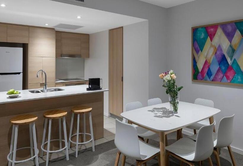 هتل Avani Broadbeach Residences