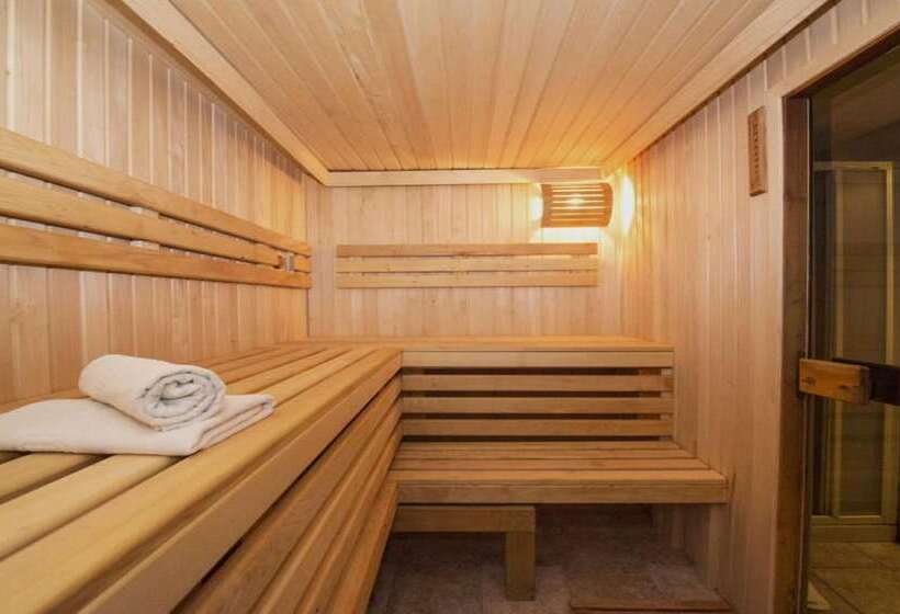 هتل Best Western Plus Hôtel Escapade Senlis