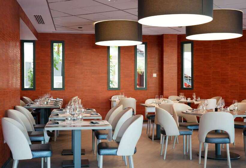 هتل Best Western Plus Hôtel Escapade Senlis