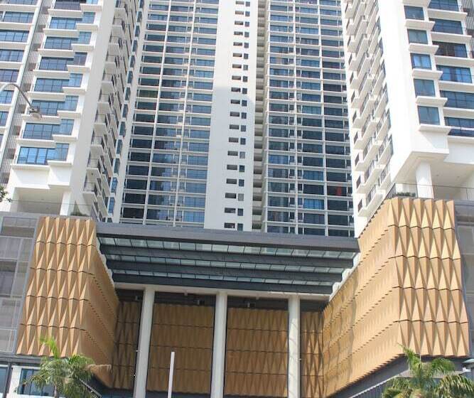 هتل De Houz   Trefoil Setia Alam Home Stay