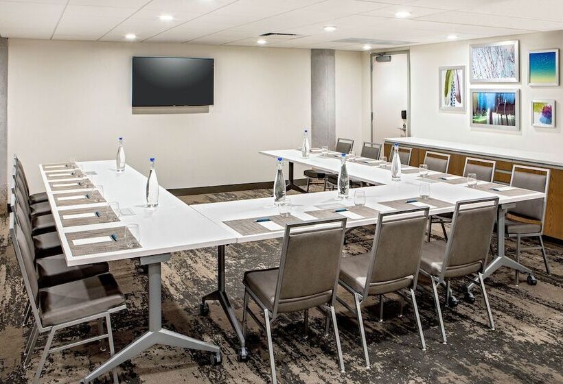 هتل Element Moline