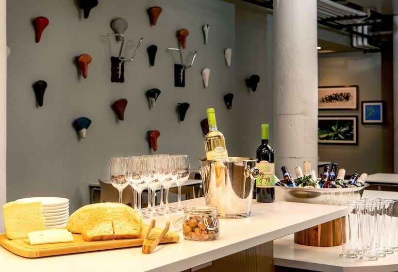 هتل Element Moline