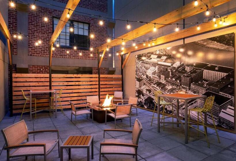 هتل Element Moline