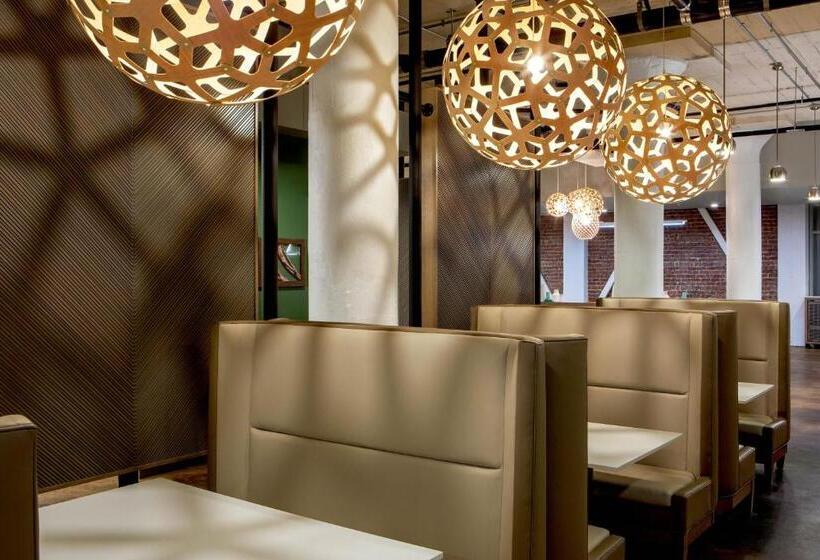 هتل Element Moline