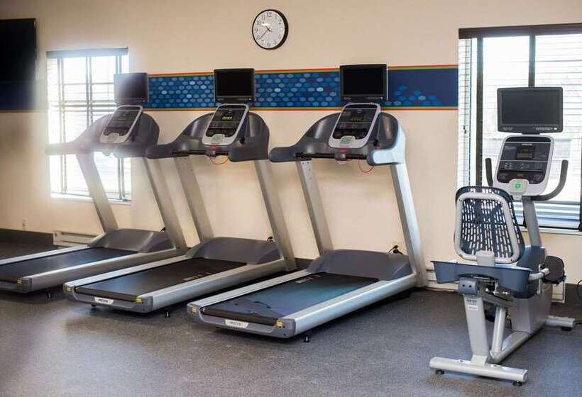 هتل Hampton Inn & Suites By Hilton Warrington Horsham