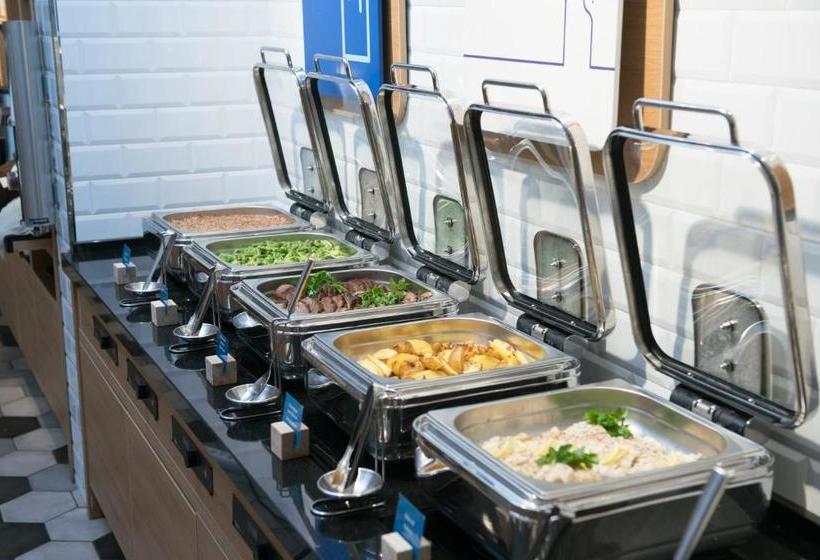 בית מלון כפרי Holiday Inn Express Moscow  Sheremetyevo Airport, An Ihg