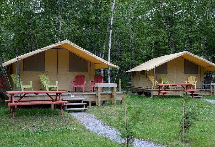 בית מלון כפרי Les Prets A Camper Du Camping Tadoussac