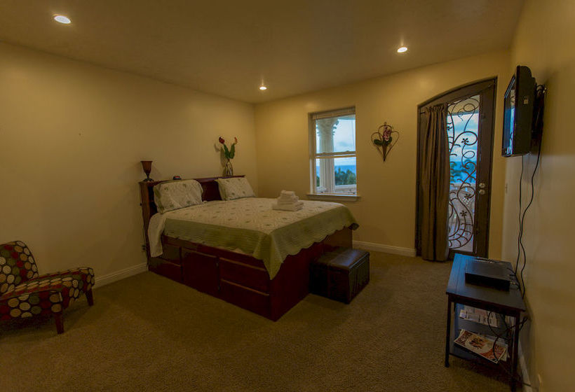 بنسيون Oceanfront Legacy