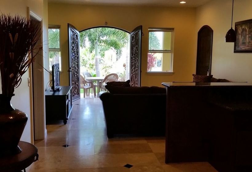 بنسيون Oceanfront Legacy