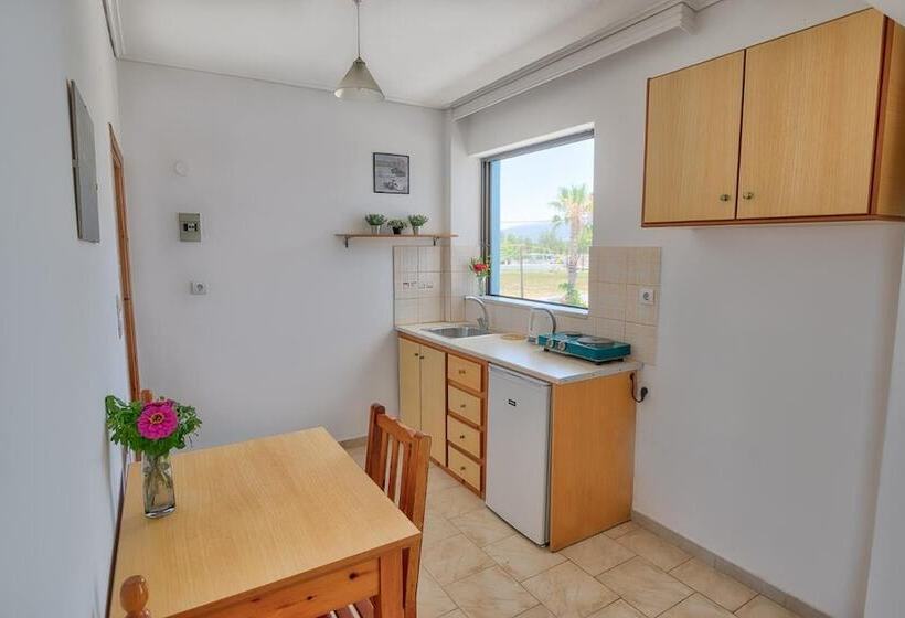 هتل Anthia Apartments