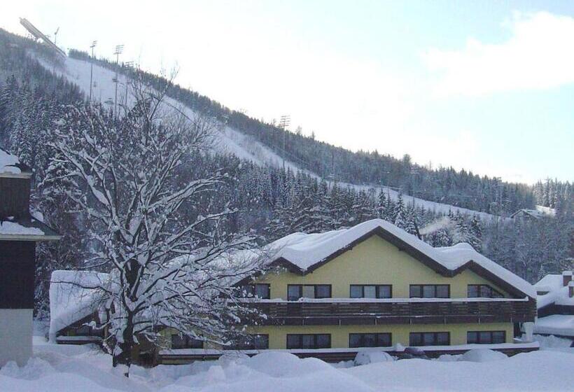 هتل Centrum Harrachov