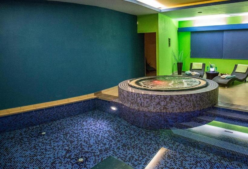 هتل Centrum Harrachov