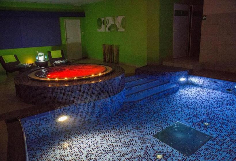 هتل Centrum Harrachov