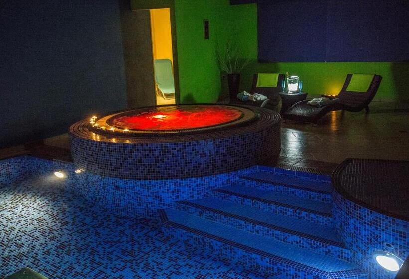 هتل Centrum Harrachov