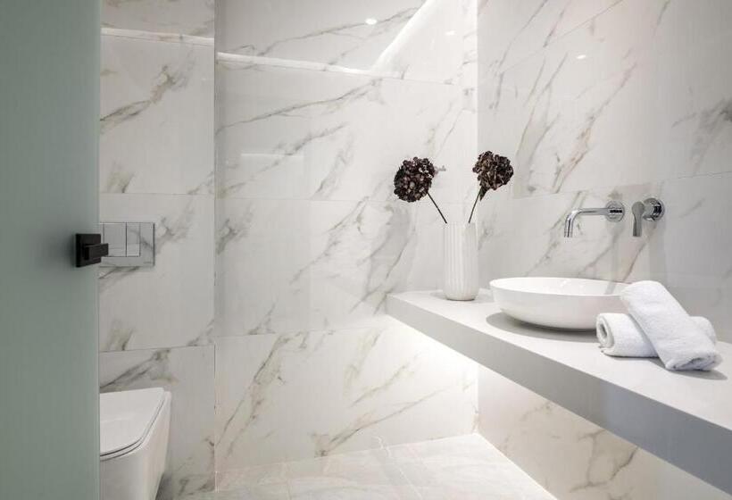 هتل Elegance Luxury Executive Suites  Adults Only