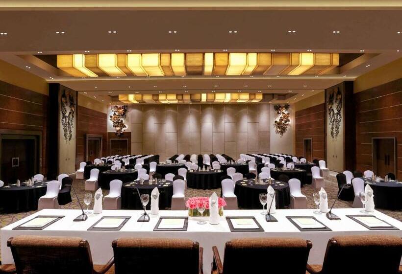 호텔 Grand Mercure Vadodara Surya Palace