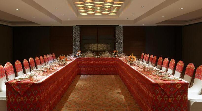 호텔 Grand Mercure Vadodara Surya Palace