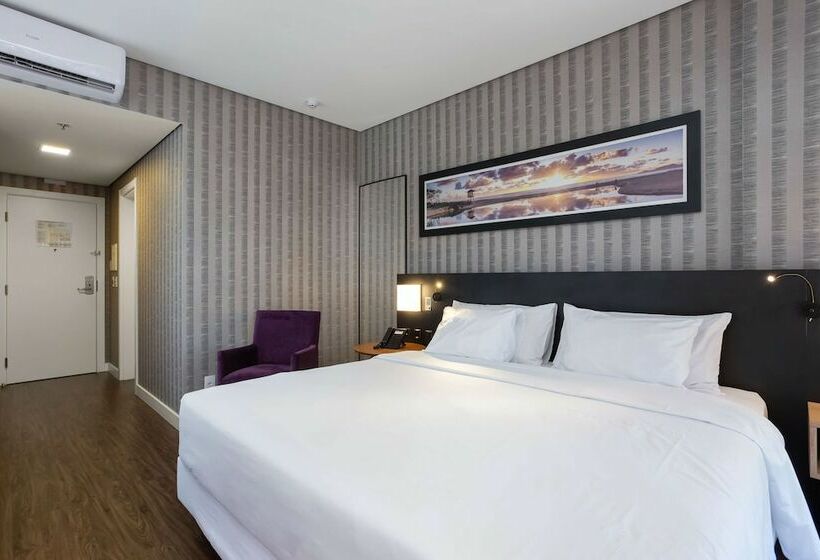 فندق Hilton Garden Inn Itajai Praia Brava