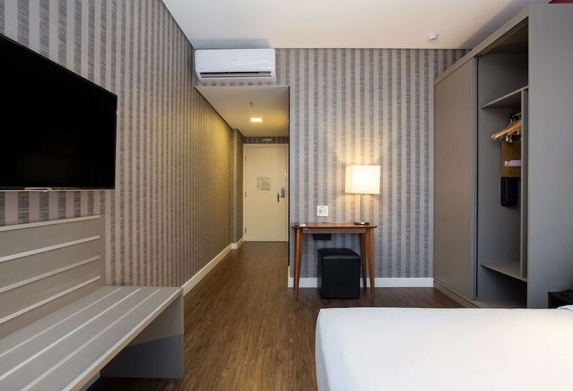 فندق Hilton Garden Inn Itajai Praia Brava