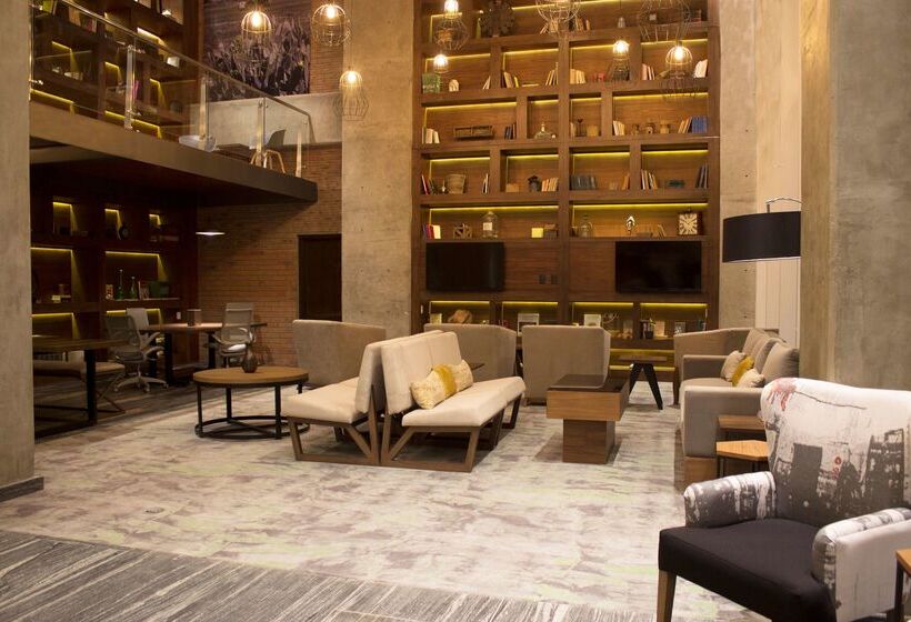 هتل Fiesta Inn Suites Aeropuerto Del Bajío