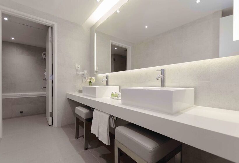 호텔 NH Monterrey La Fe