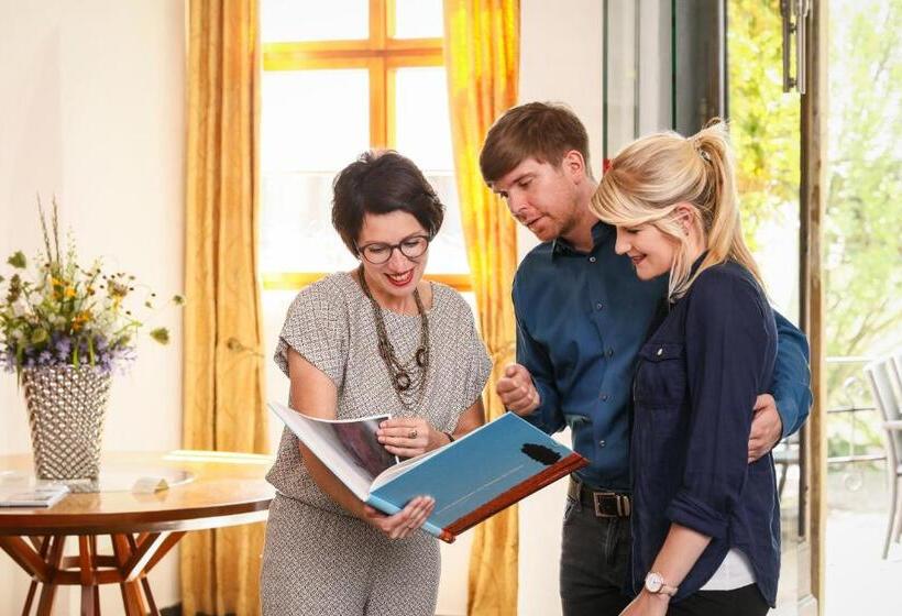 호텔 Romantik Schlossgut Auerstedt