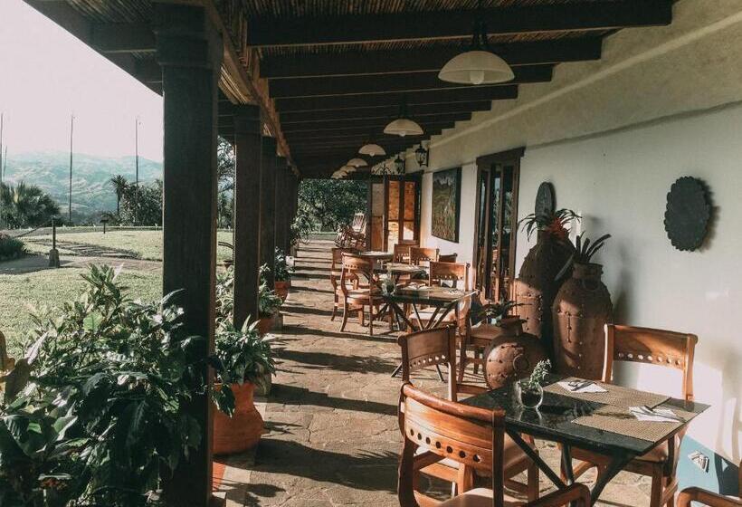 Villa Blanca Cloud Forest Hotel & Retreat