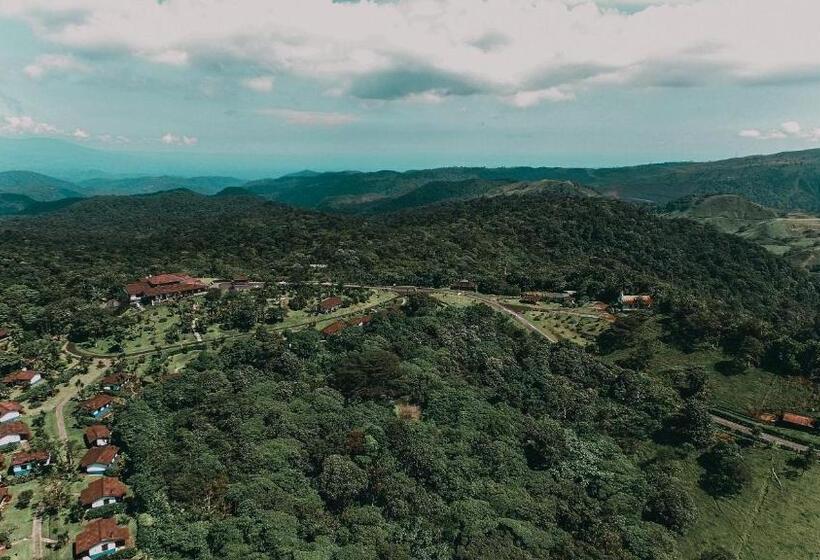 Villa Blanca Cloud Forest Hotel & Retreat
