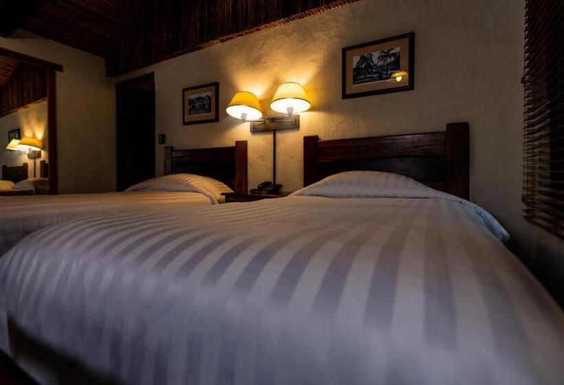 Villa Blanca Cloud Forest Hotel & Retreat