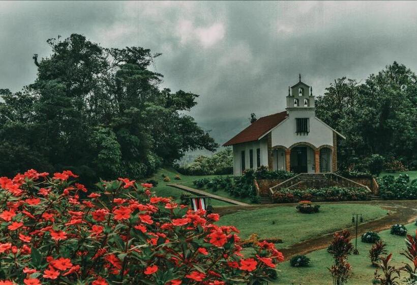 Villa Blanca Cloud Forest Hotel & Retreat