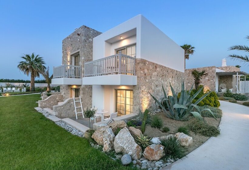 هتل White Pearls Luxury Suites   Adults Only