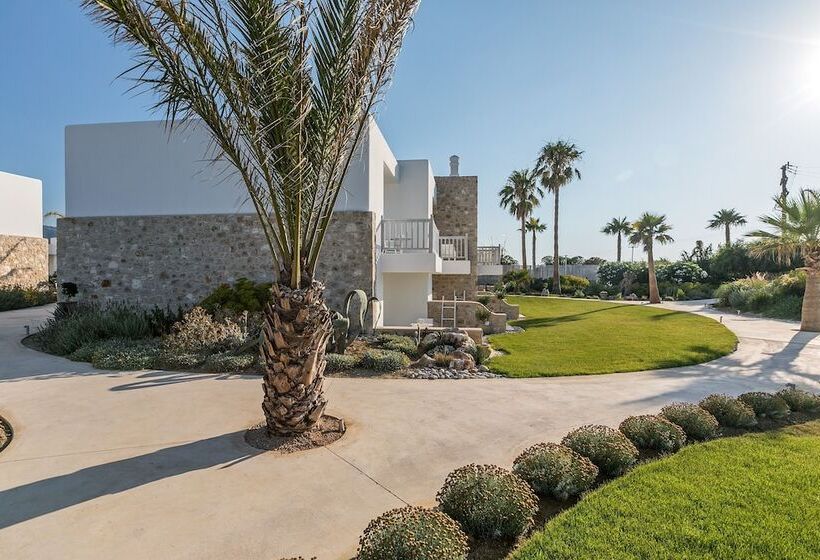 هتل White Pearls Luxury Suites   Adults Only