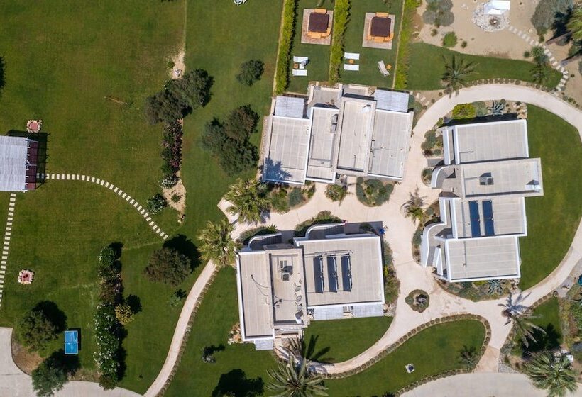 هتل White Pearls Luxury Suites   Adults Only