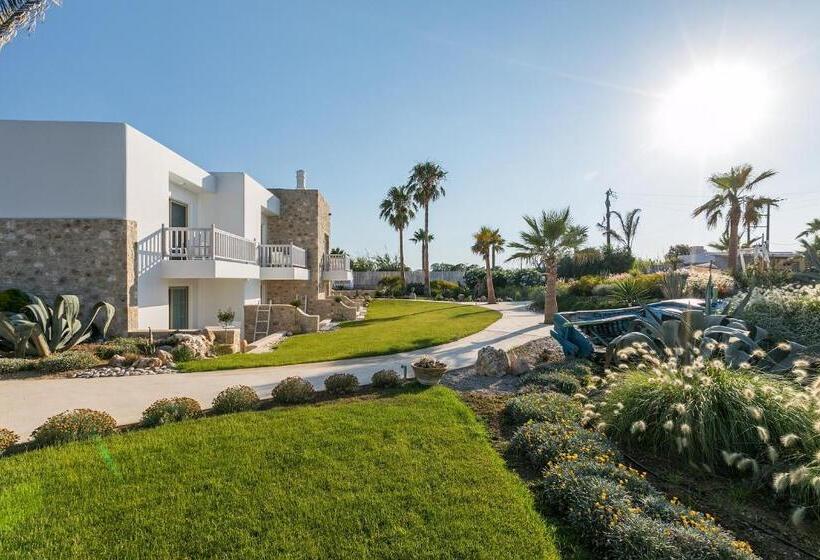 هتل White Pearls Luxury Suites   Adults Only