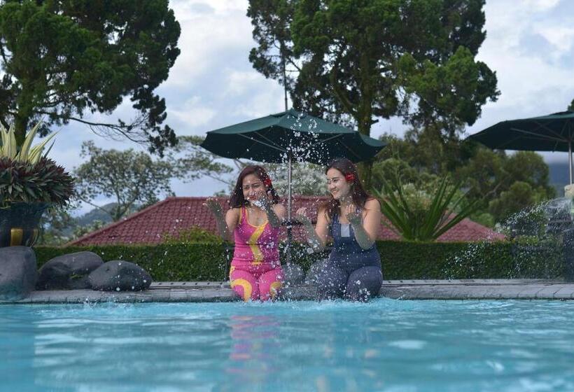 منتجع Citra Cikopo Hotel & Family Cottages