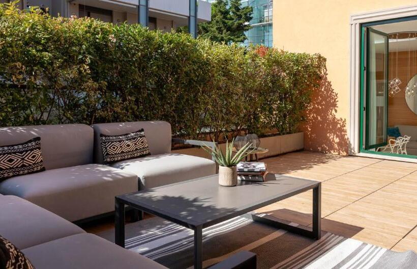 هتل Metropol Ceccarini Suite   Luxury Apartments
